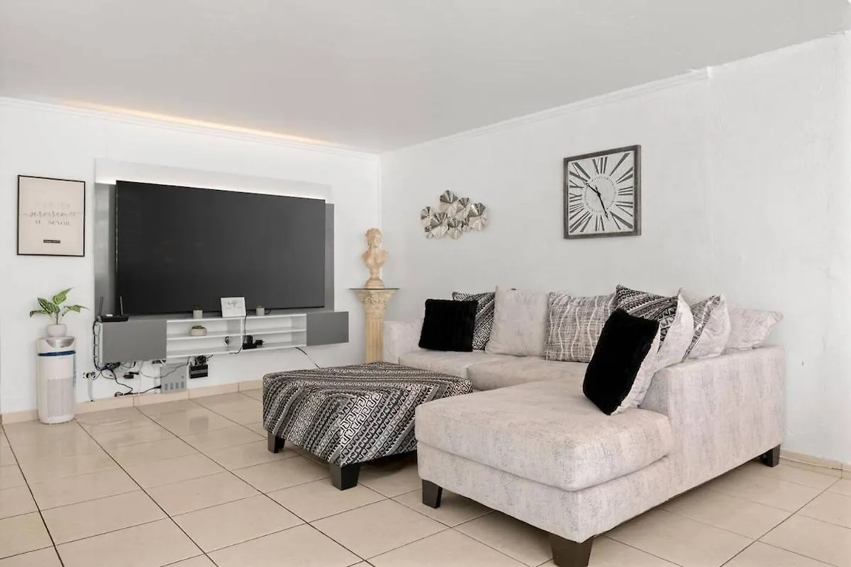 Family Home With Pool Near To The Airport And Solar Panel contacts