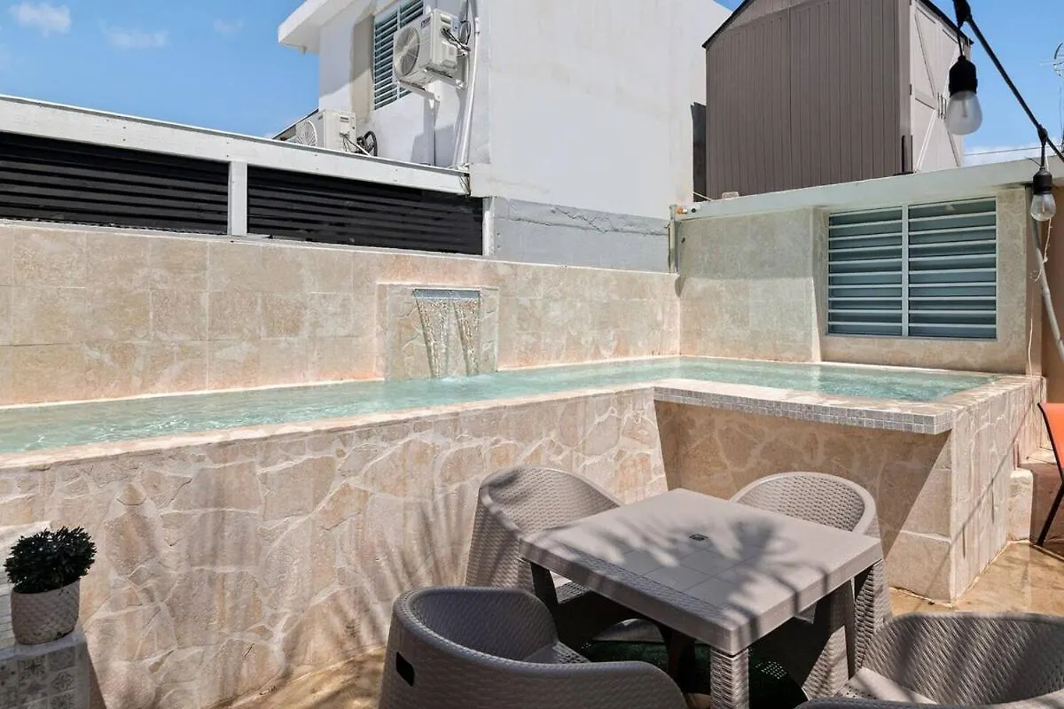 Family Home With Pool Near To The Airport And Solar Panel Carolina Holiday home